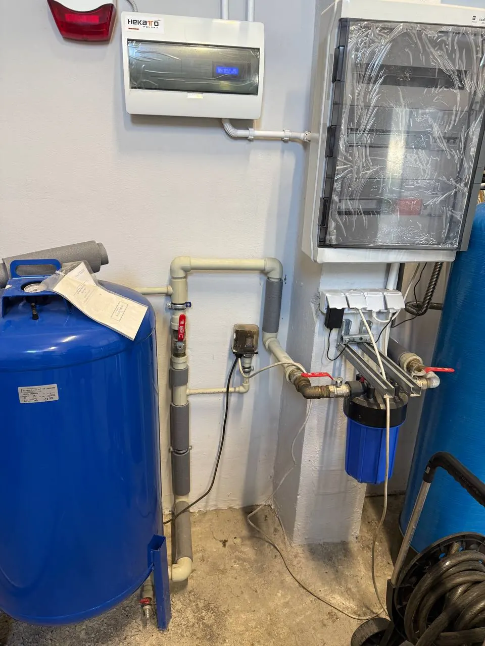 Sterownik hydroforu przy zbiorniku — DobryHydraulik Poznań