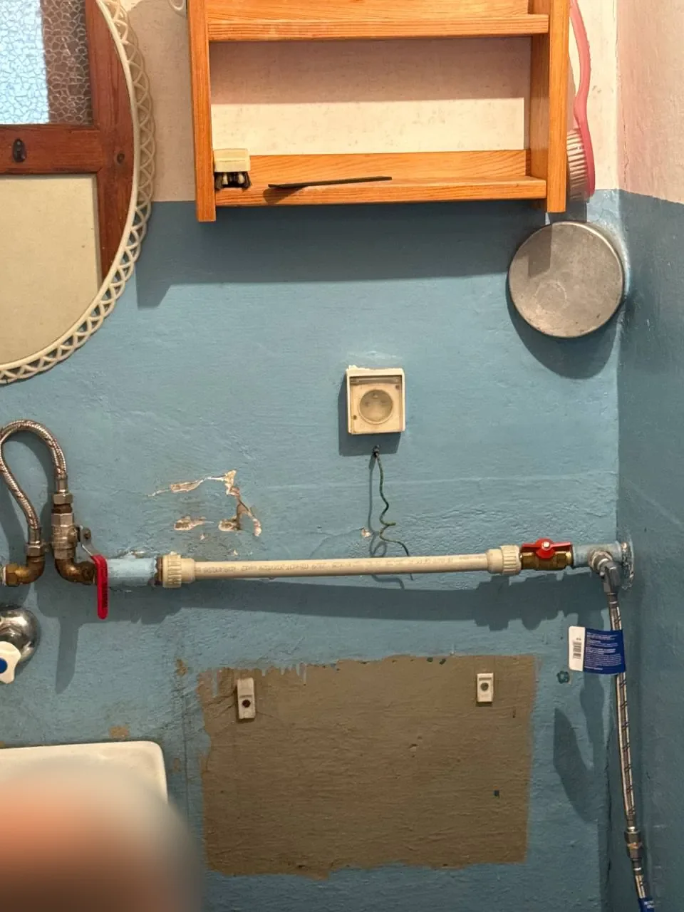 Podejścia wodne w kuchni na ścianie — DobryHydraulik Poznań